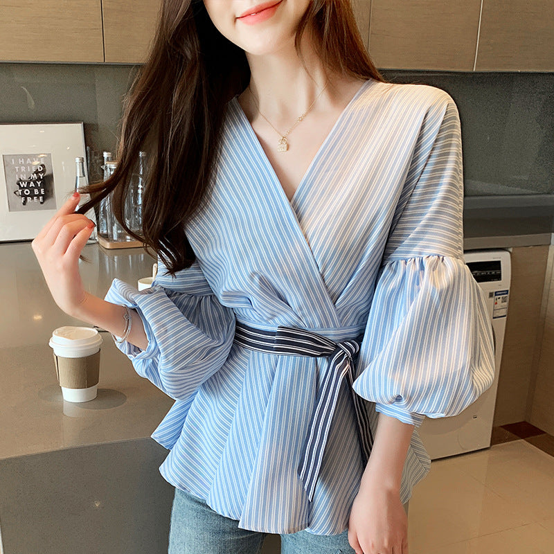 Chemise rayée femme à col V et manches lanternes