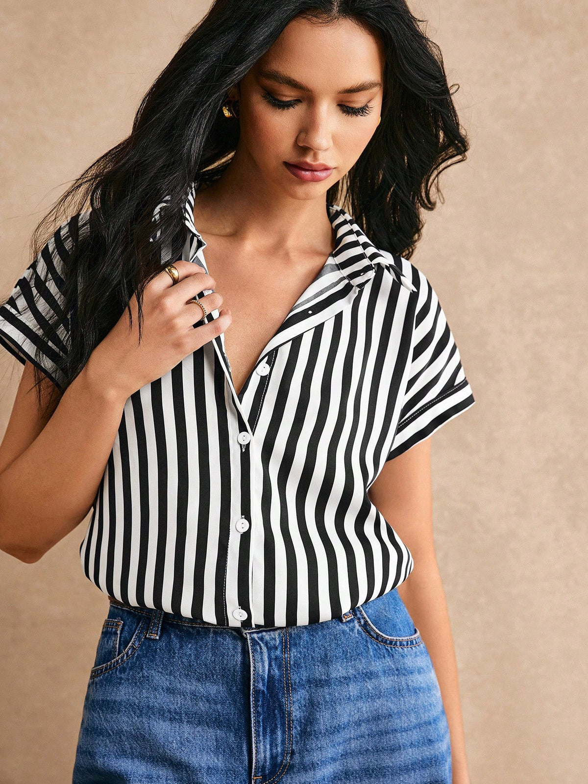 Chemise rayée boutonnée à manches chauve-souris – Noir