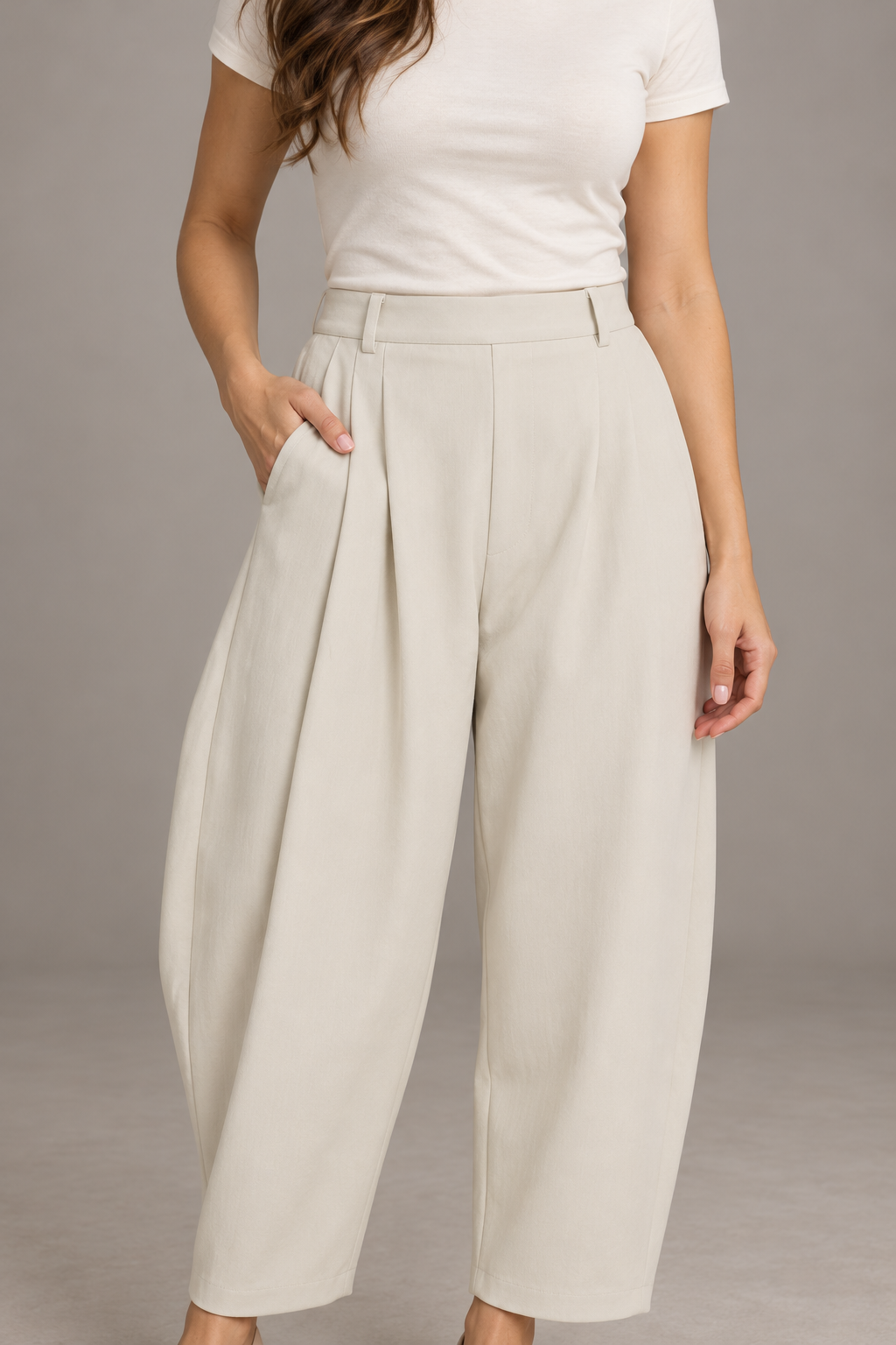 Bloodnew – Pantalon Large Plissé Taille Élastique – Blanc Crème – modèle porté – close – 1620