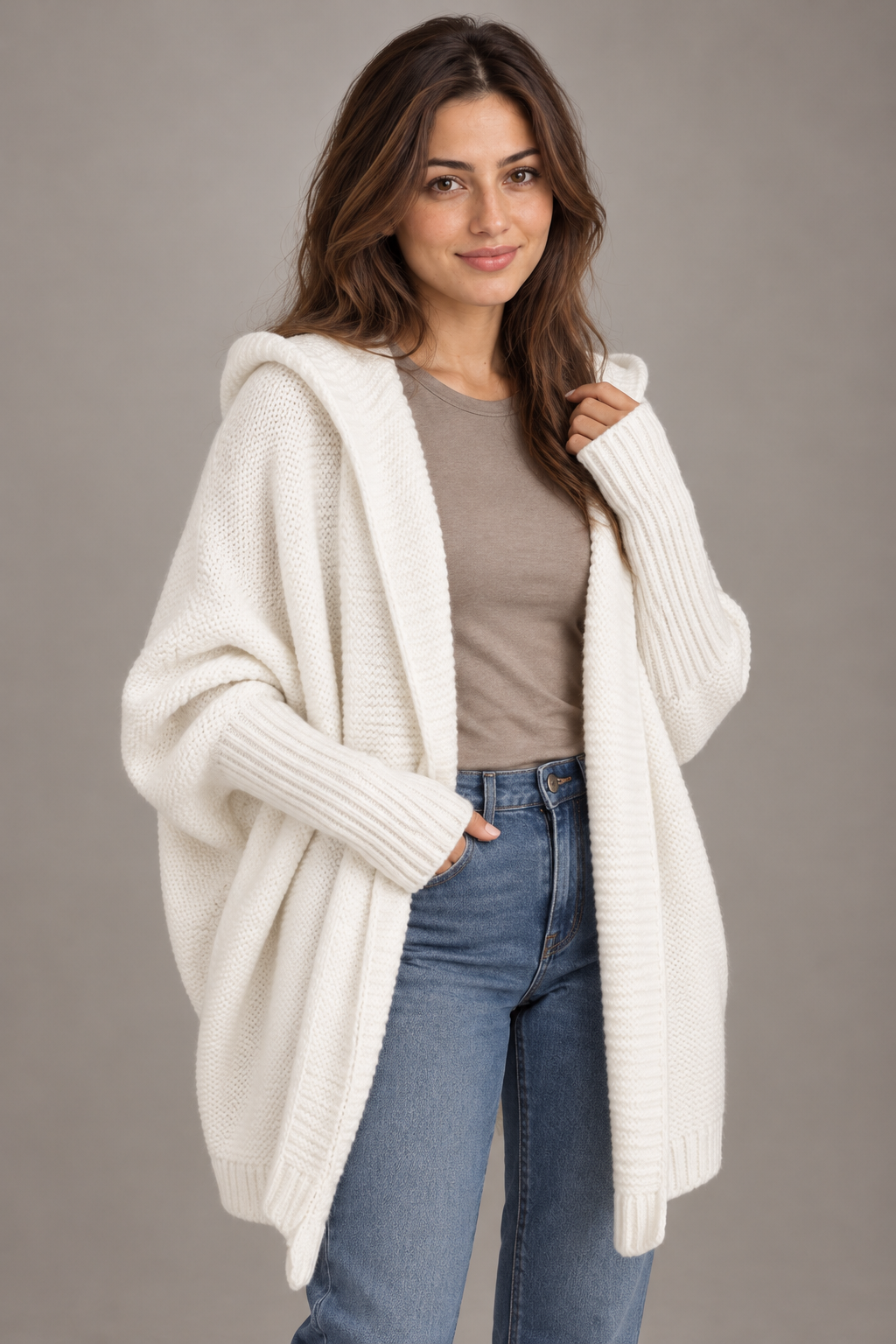 Bloodnew – Cardigan oversize à capuche manches chauve-souris – Maille douce – Blanc – close