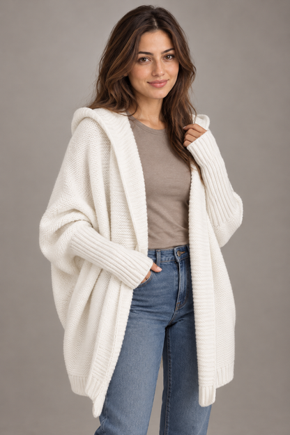 Bloodnew – Cardigan oversize à capuche manches chauve-souris – Maille douce – Blanc – close