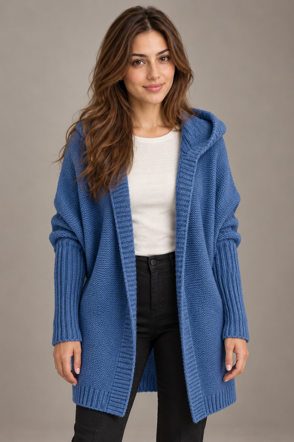 Bloodnew – Cardigan oversize à capuche manches chauve-souris – Maille douce – Bleu jean – close