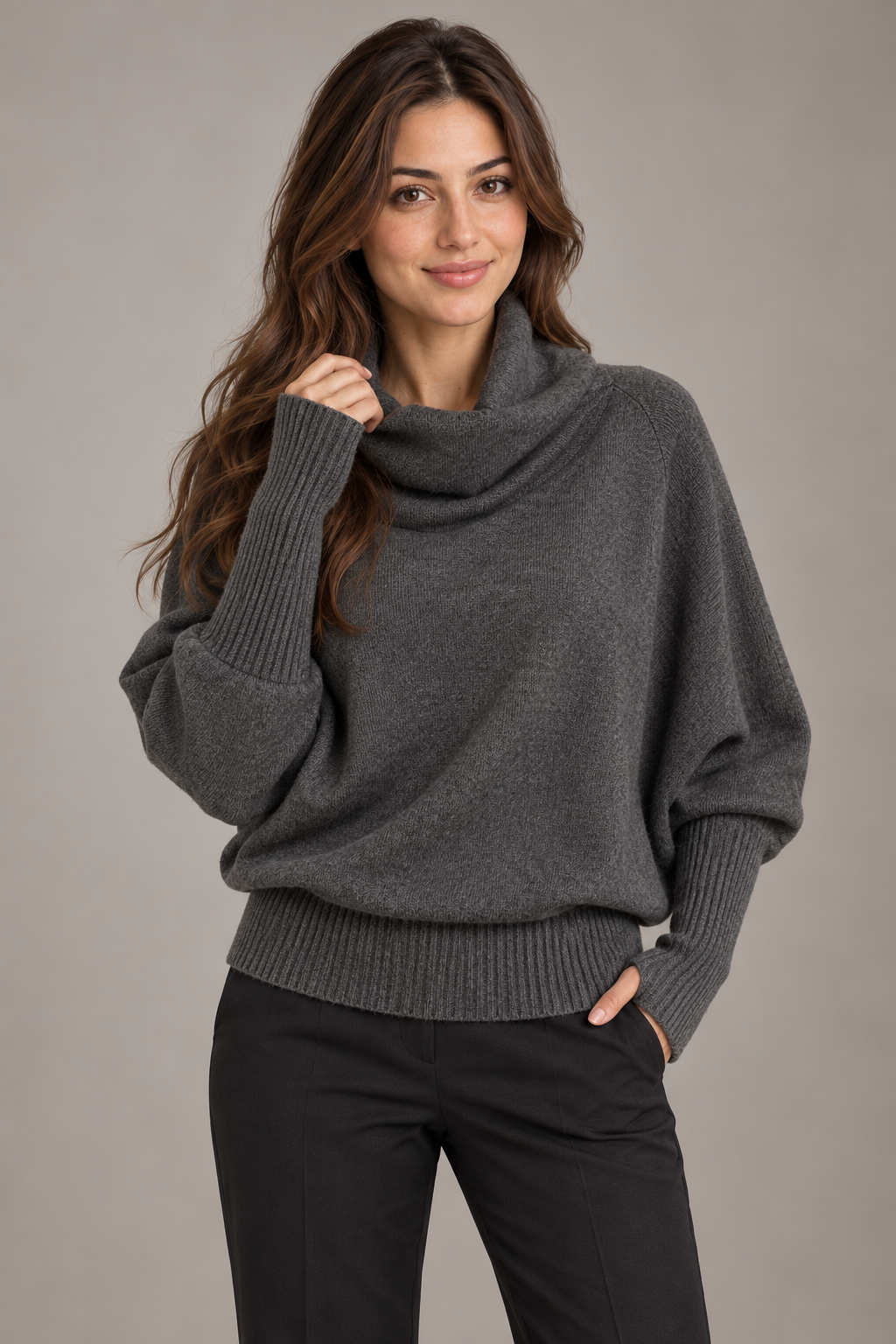 Bloodnew – Pull Col Haut Manches Chauve-Souris Gris Rétro – Gris Foncé – modèle – close