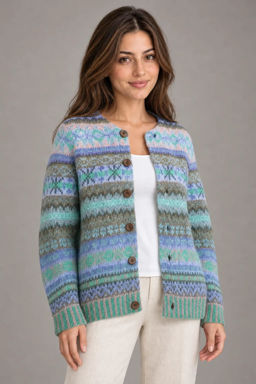 Bloodnew – Cardigan Jacquard Nordique Boutonné Col Rond – Motif 12 – porté de près