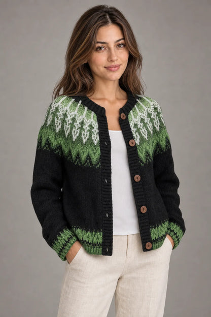 Bloodnew – Cardigan Jacquard Nordique Boutonné Col Rond – Motif 2 – porté de près