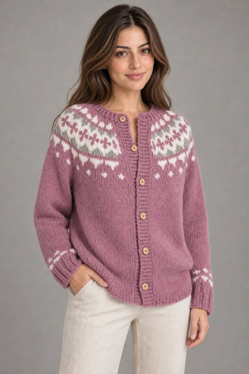 Bloodnew – Cardigan Jacquard Nordique Boutonné Col Rond – Motif 3 – porté de près