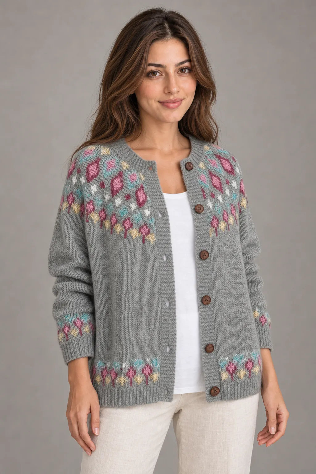 Bloodnew – Cardigan Jacquard Nordique Boutonné Col Rond – Motif 4 – porté de près