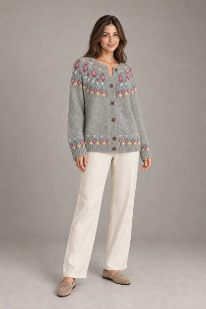 Bloodnew – Cardigan Jacquard Nordique Boutonné Col Rond – Motif 4 – porté en entier