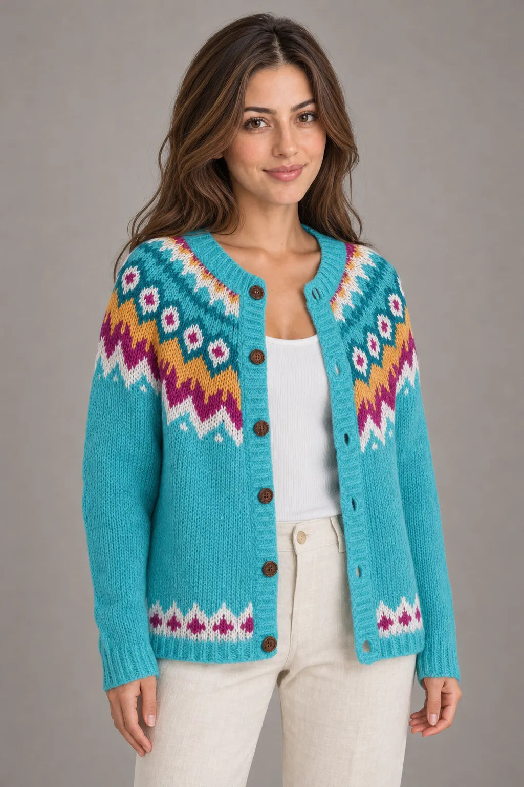 Bloodnew – Cardigan Jacquard Nordique Boutonné Col Rond – Motif 7 – porté de près