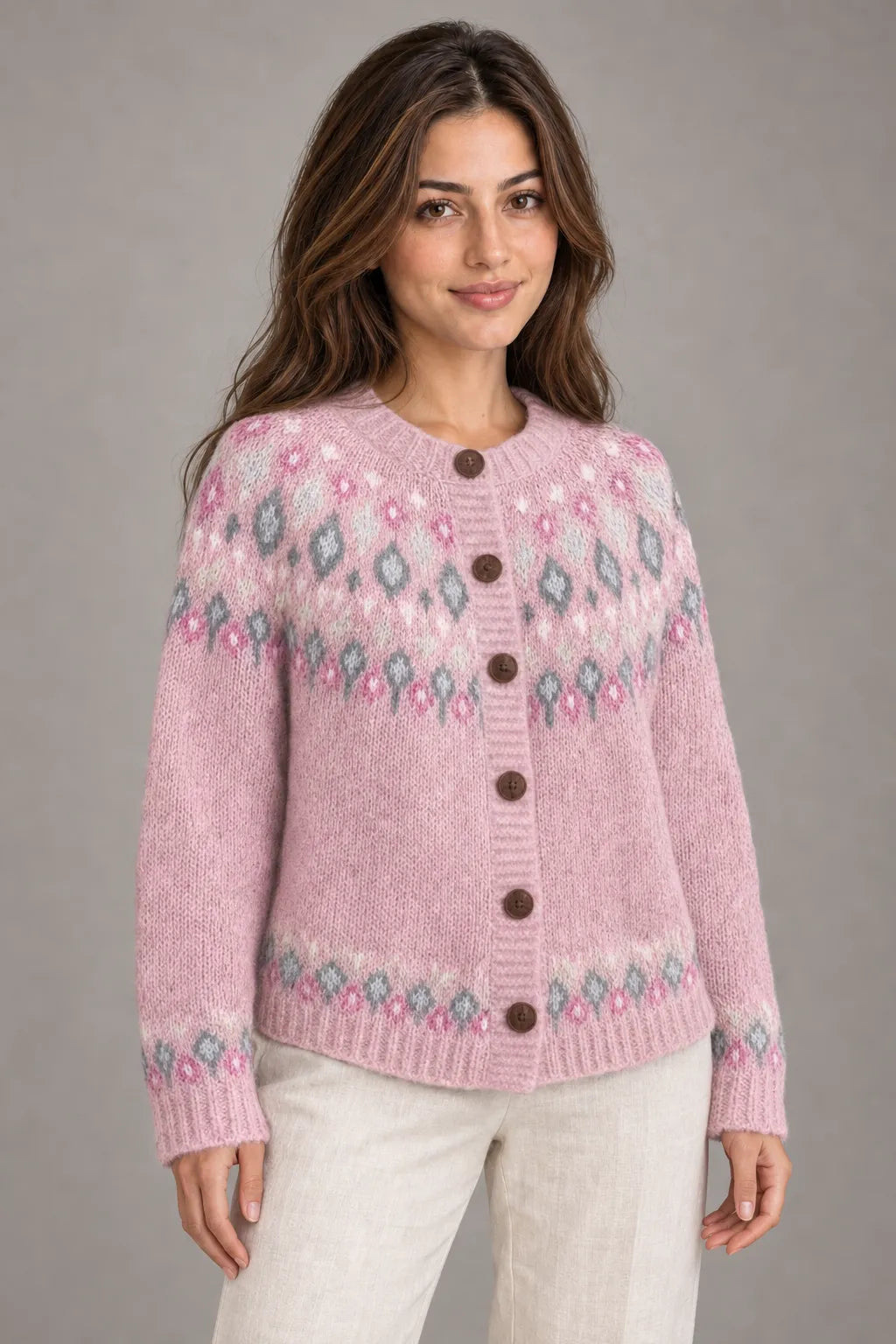 Bloodnew – Cardigan Jacquard Nordique Boutonné Col Rond – Motif 9 – porté de près