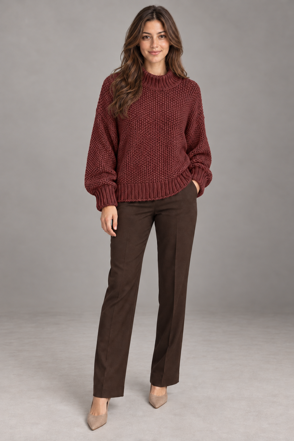 Pull col roulé Bordeaux foncé porté par le mannequin Bloodnew – vue entière