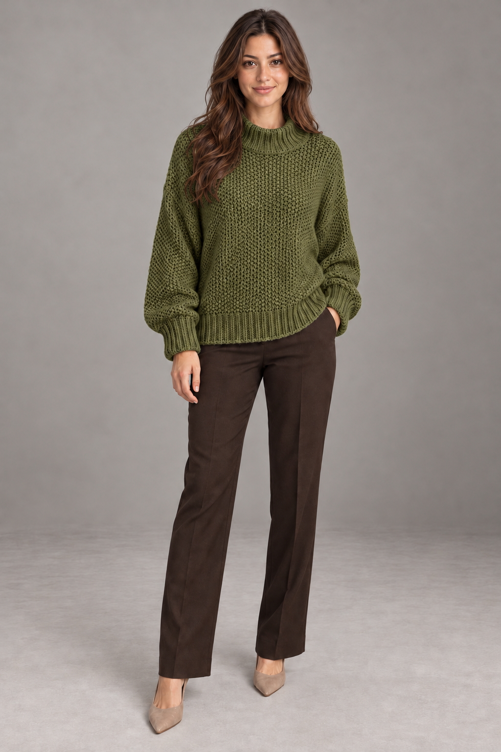 Pull col roulé Vert porté par le mannequin Bloodnew – vue entière